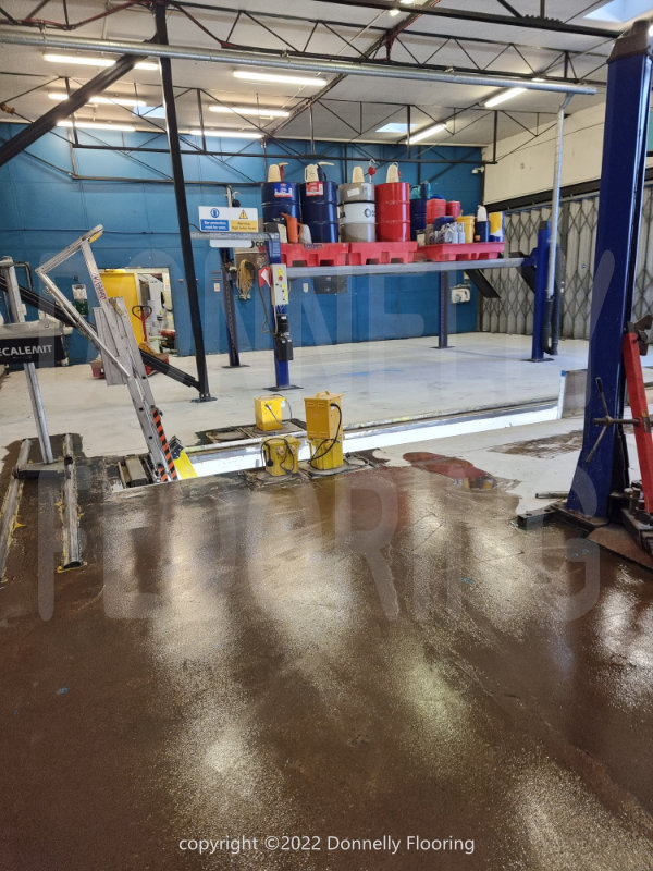 epoxy resin flooring - application of primer layer