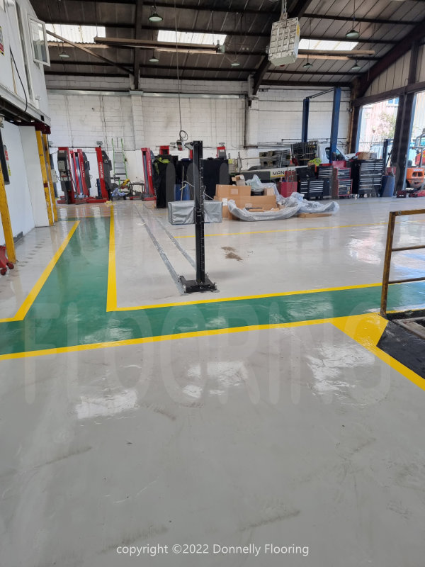 epoxy resin flooring - application of top layer and colours