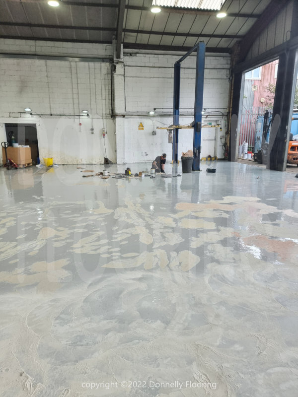 epoxy resin flooring - application of top resin layer and colours